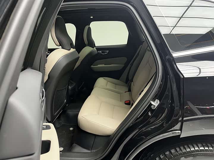 Фото 9 - Volvo XC60