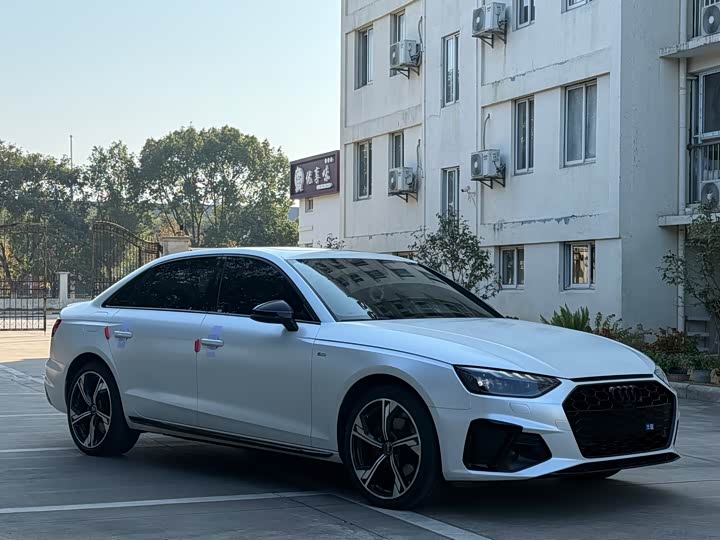 Фото 4 - Audi A4L