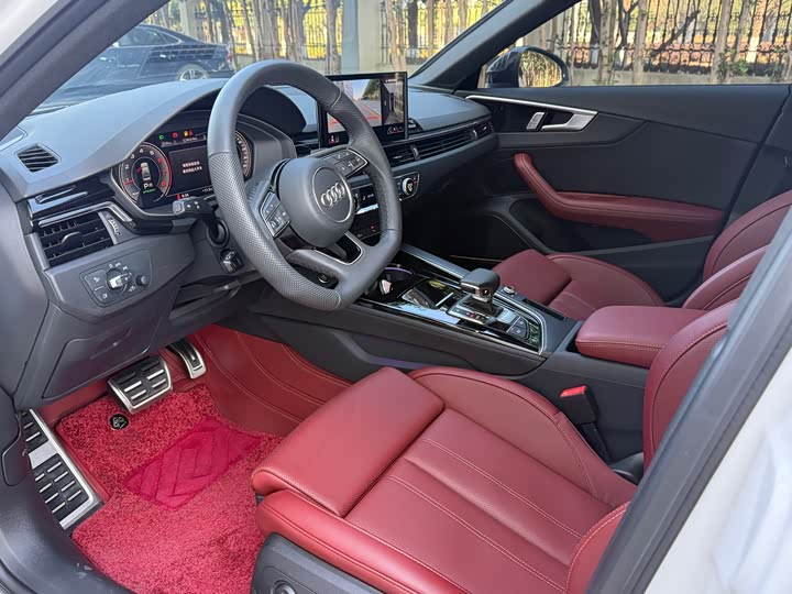 Фото 5 - Audi A4L