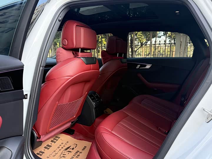 Фото 8 - Audi A4L