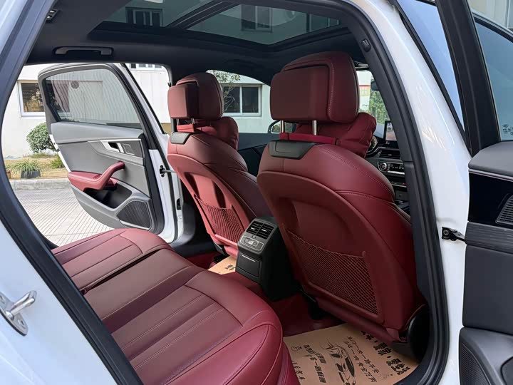 Фото 9 - Audi A4L