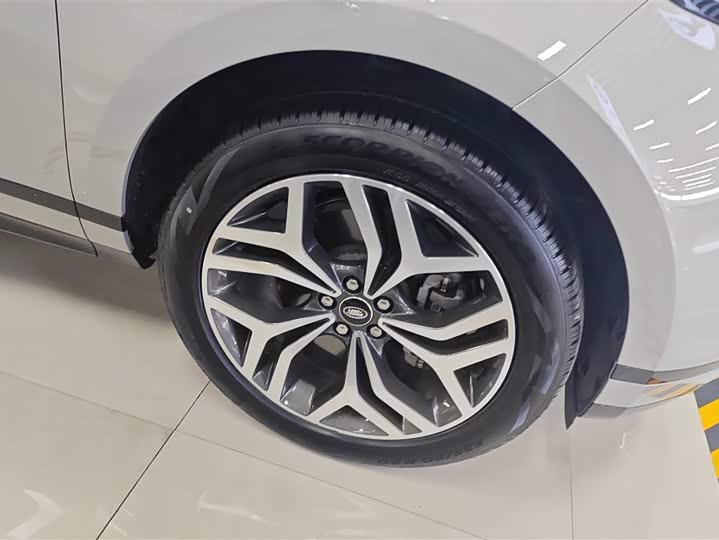 Photo 6 - Land Rover Range Rover Evoque L