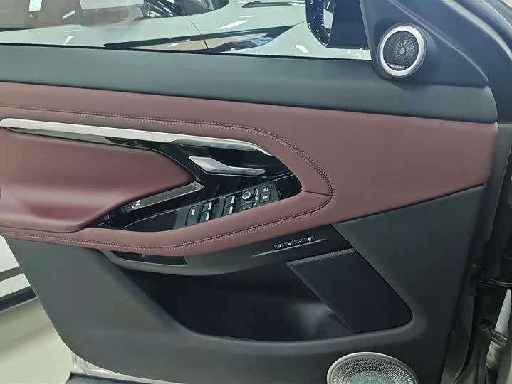 Photo 7 - Land Rover Range Rover Evoque L