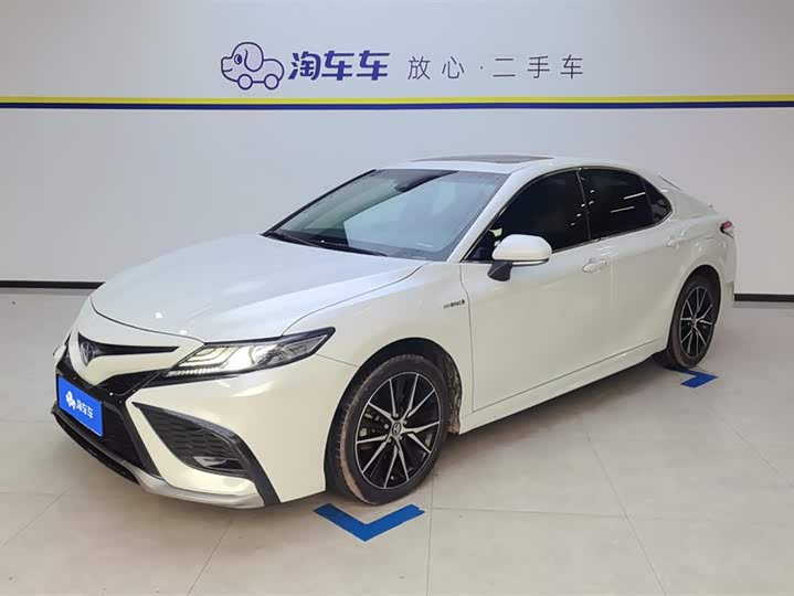 Фото 1 - Toyota Camry