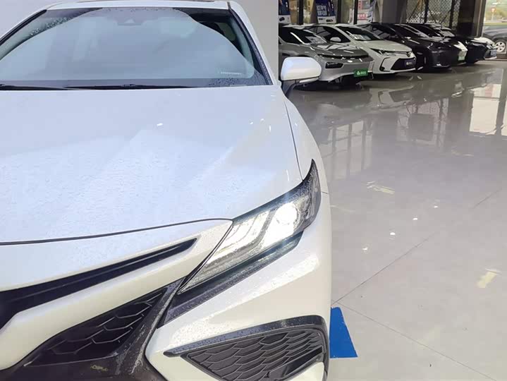 Фото 5 - Toyota Camry