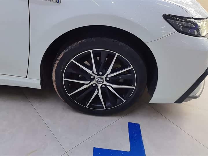 Фото 6 - Toyota Camry