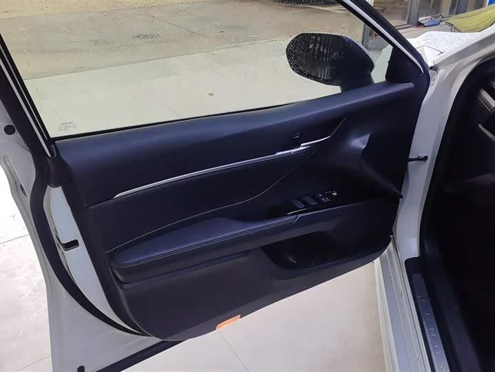 Фото 7 - Toyota Camry