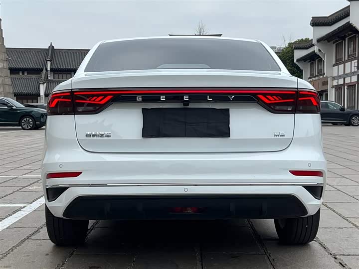 Фото 5 - Geely Emgrand