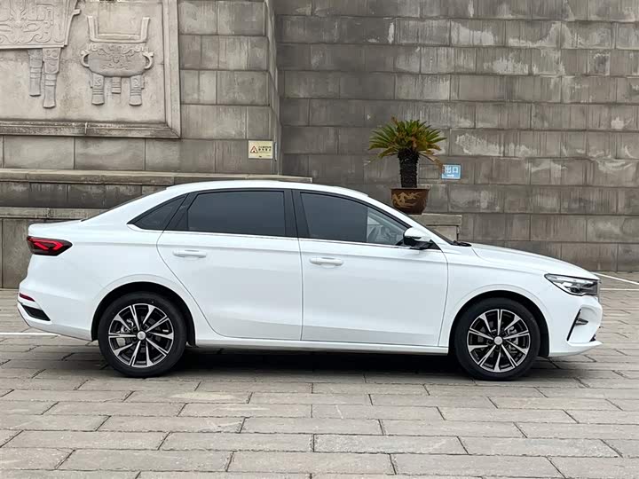 Фото 7 - Geely Emgrand