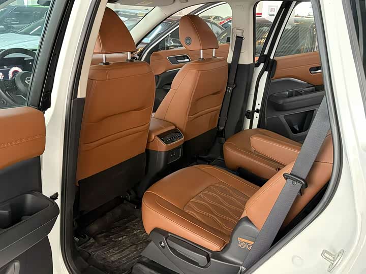 Photo 5 - Nissan Pathfinder