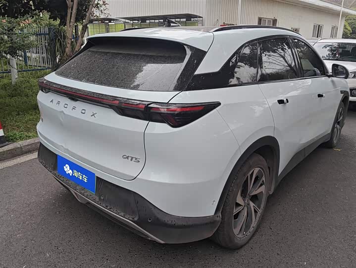 Photo 3 - BAIC Arcfox Alpha T5