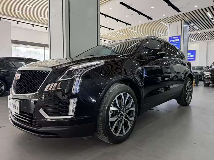 Фото 1 - Cadillac XT5