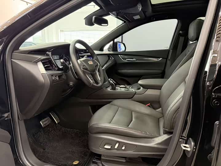 Фото 6 - Cadillac XT5