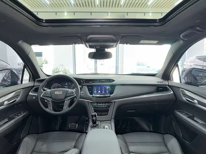 Фото 7 - Cadillac XT5