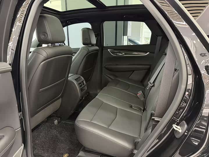 Фото 8 - Cadillac XT5