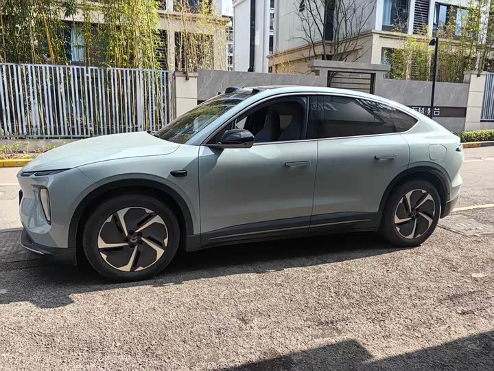 Фото 2 - Nio EC6