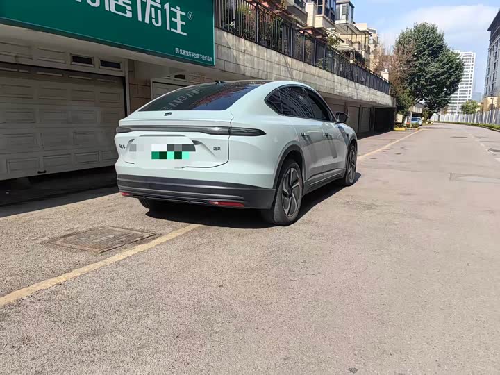 Фото 3 - Nio EC6