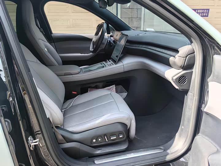 Фото 6 - Nio EC6