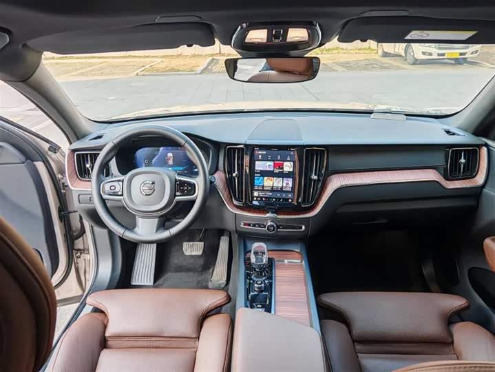 Photo 5 - Volvo XC60