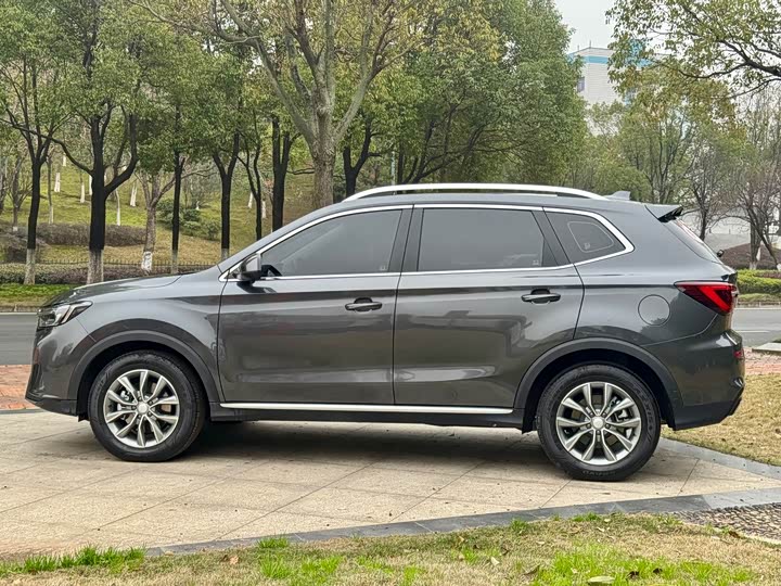 Фото 8 - Roewe RX5