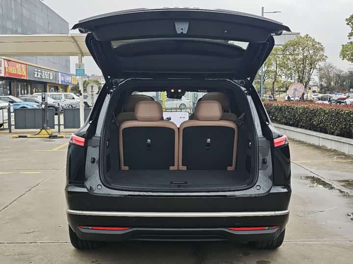 Фото 6 - Nio Onvo L90