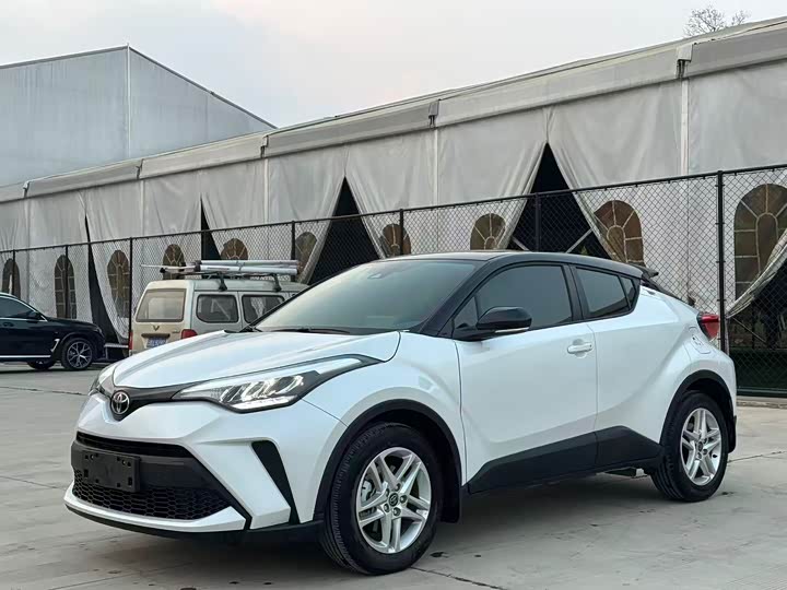 Фото 1 - Toyota C-HR