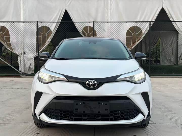 Фото 2 - Toyota C-HR