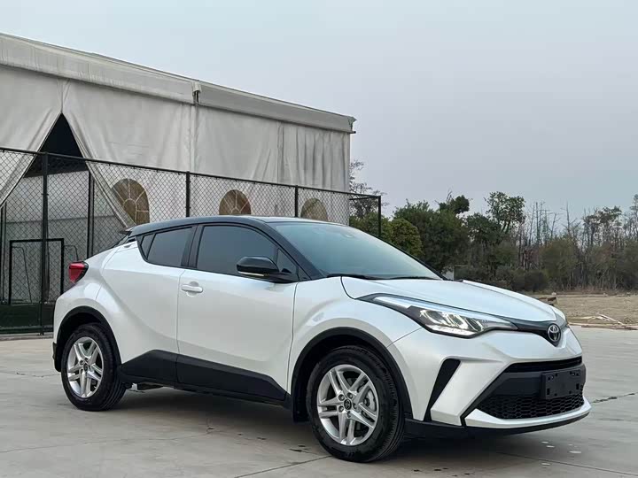 Фото 3 - Toyota C-HR
