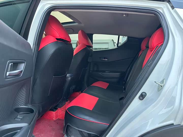 Фото 5 - Toyota C-HR