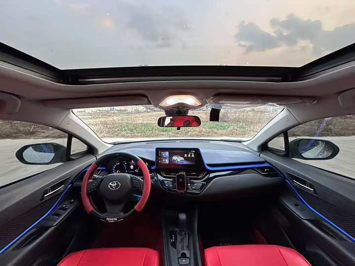 Фото 6 - Toyota C-HR