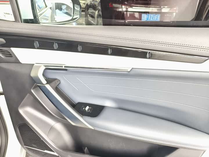 Фото 6 - Geely Atlas L