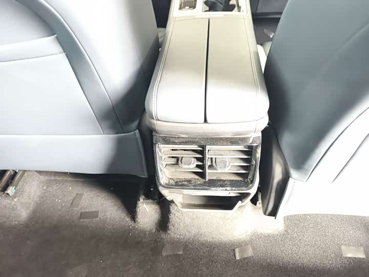 Фото 9 - Geely Atlas L