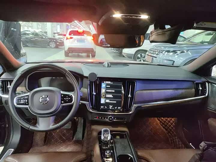 Фото 2 - Volvo S90