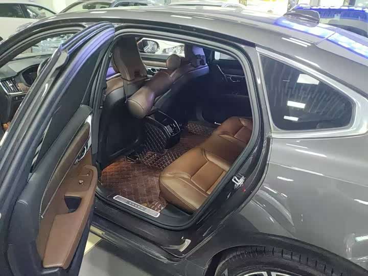 Фото 3 - Volvo S90