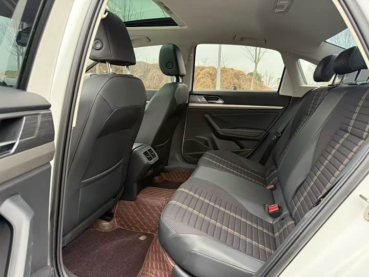 Фото 6 - Volkswagen Lavida