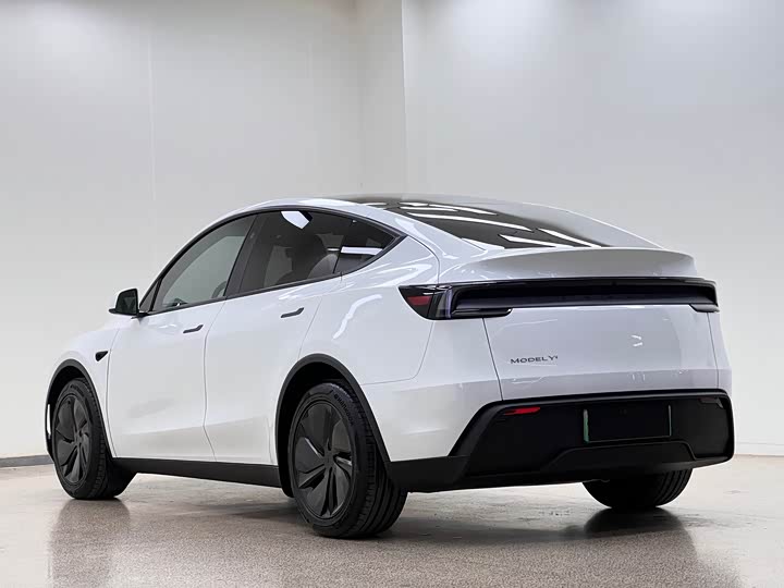 Photo 7 - Tesla Model Y