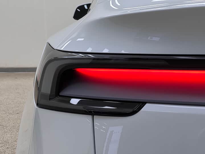 Photo 8 - Tesla Model Y