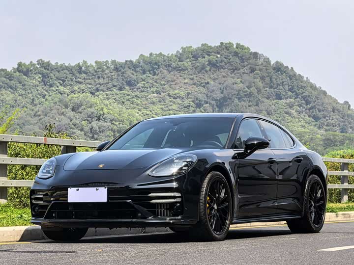 Фото 1 - Porsche Panamera