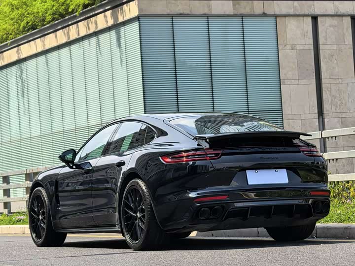 Фото 2 - Porsche Panamera