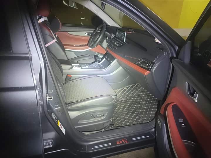 Фото 8 - Changan CS75