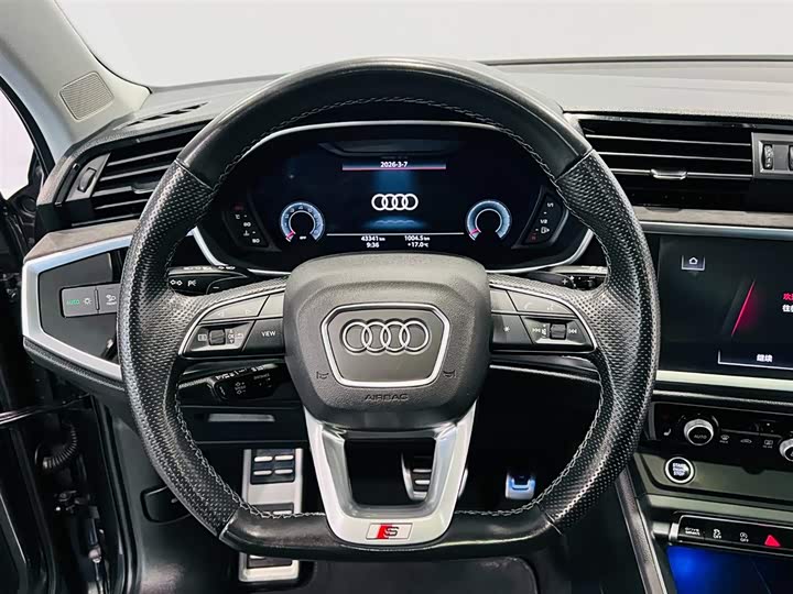 Фото 9 - Audi Q3 Sportback