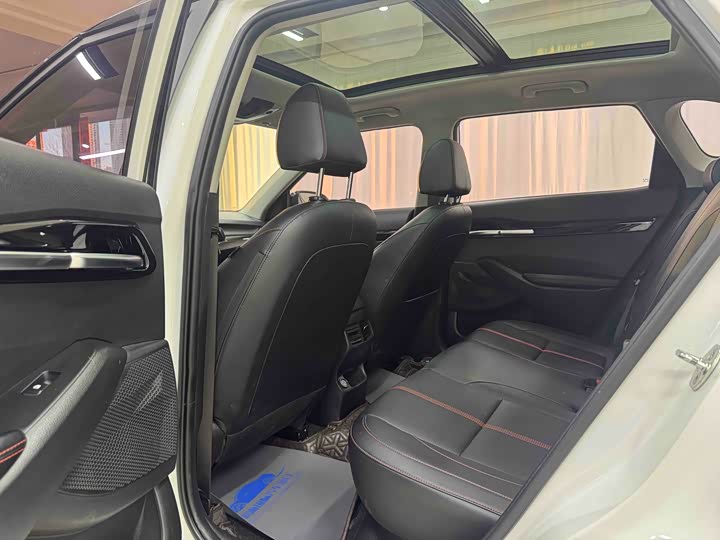 Фото 8 - Kia KX3