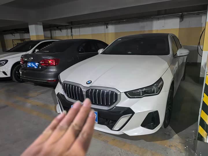 Фото 1 - BMW 5 Series