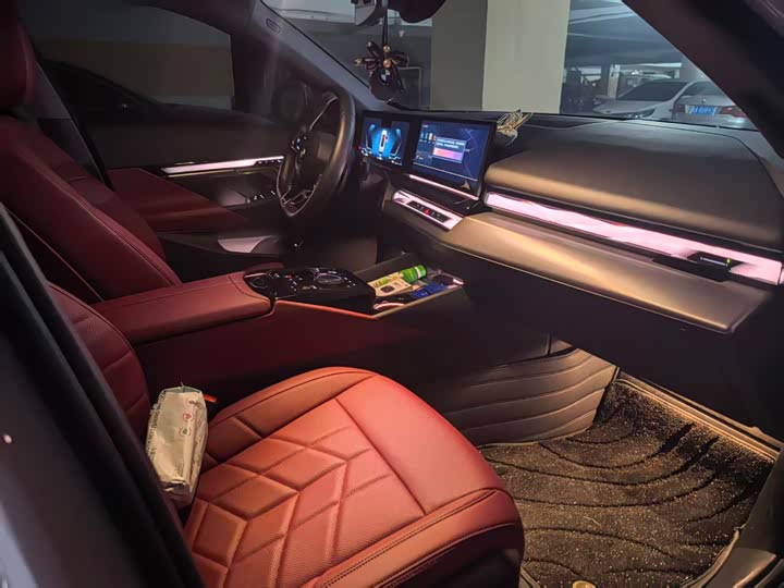 Фото 6 - BMW 5 Series