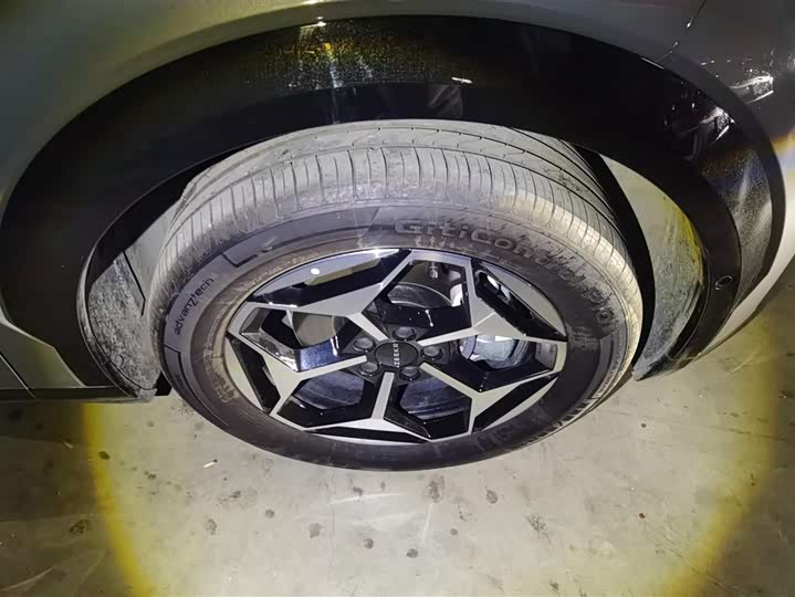 Фото 6 - Zeekr X