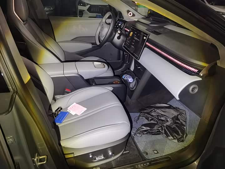 Фото 8 - Zeekr X