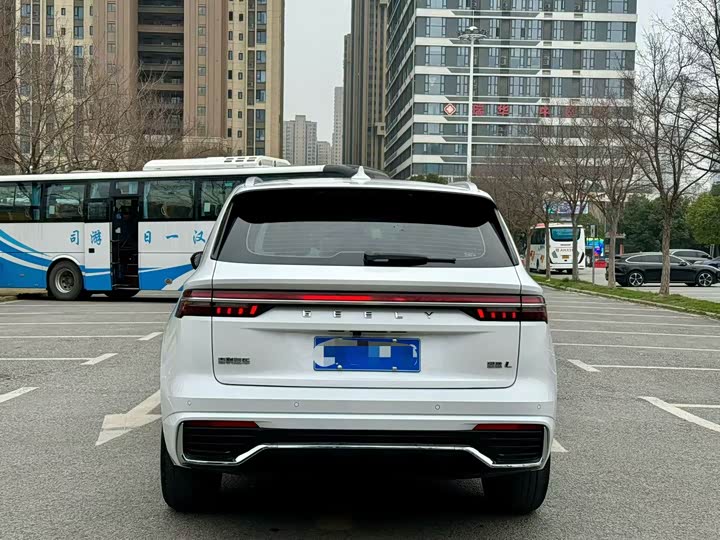 Фото 9 - Geely Monjaro