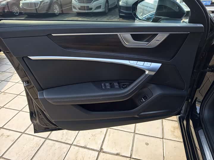 Фото 7 - Audi A6L