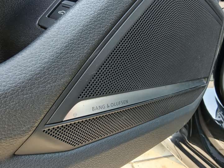 Фото 8 - Audi A6L