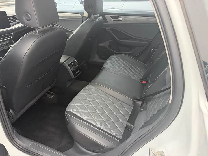 Фото 7 - Volkswagen Sagitar L